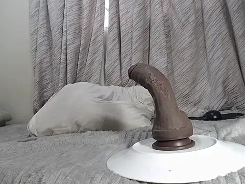 KinkyJXxX webcam
