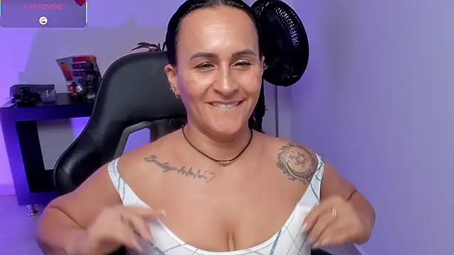 Sara_Charmy webcam