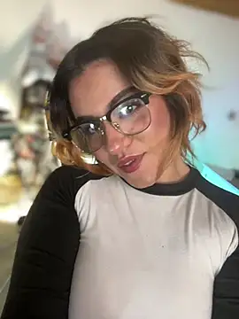 NikkiNix webcam