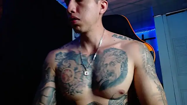 Adam_Hudsond webcam