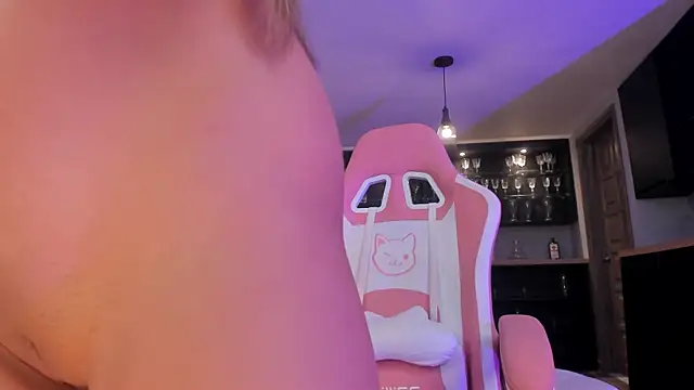 MaddyOwens live cam on StripChat