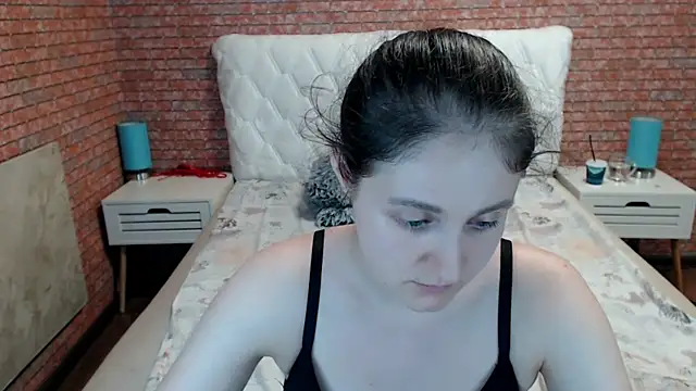 Holliy_Cooper webcam