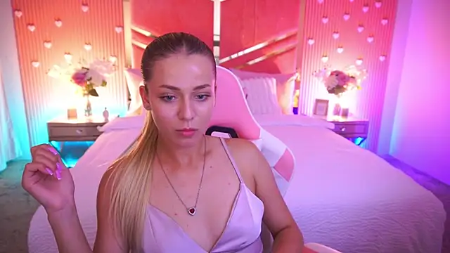 DoveLovee webcam