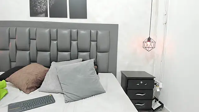 dakota_roussee webcam