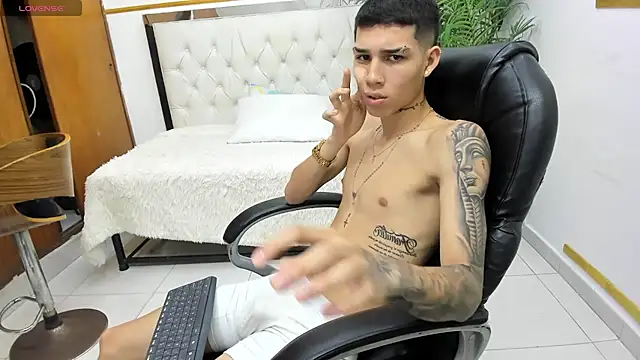 paul_ponce webcam