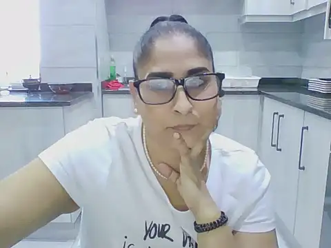 Indiankushy live cam on StripChat