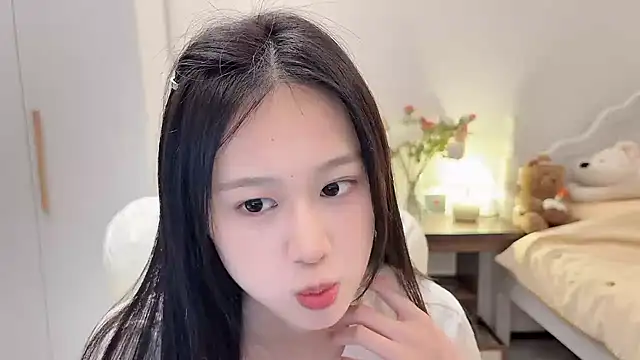 Hu-uzzzZ live cam on StripChat
