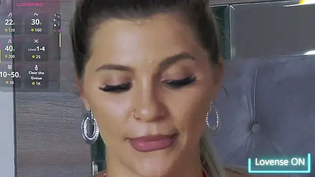 Lorehottie webcam