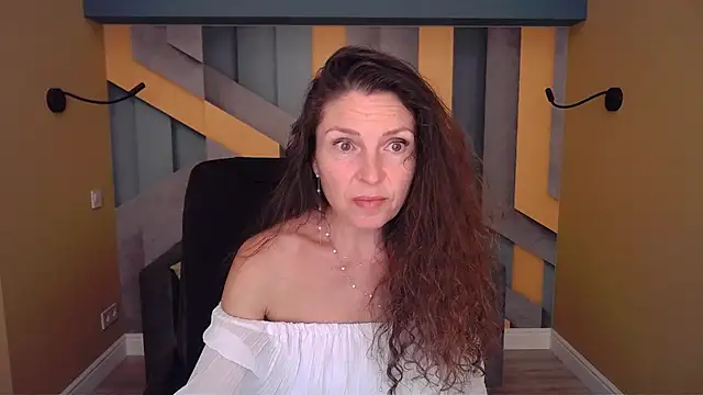EllaLong webcam