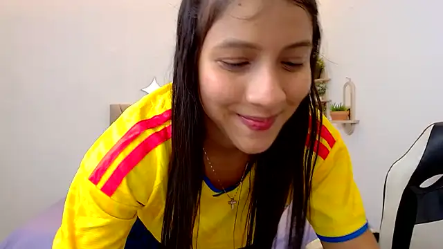 zara_cute live cam on StripChat