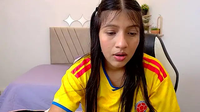 zara_cute (F teen) - show tits