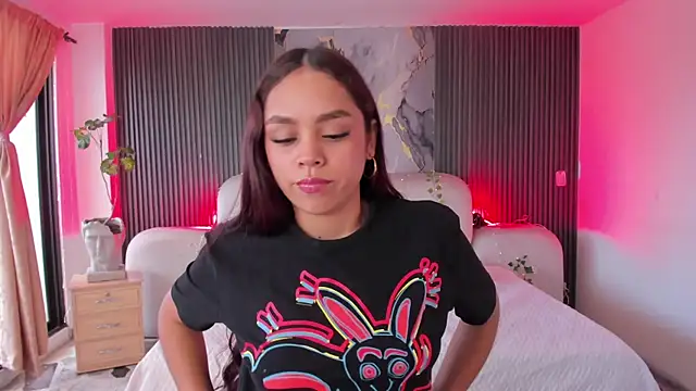 CarolineFyre webcam