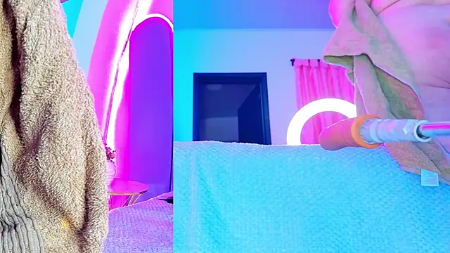 NathaxaLeans webcam
