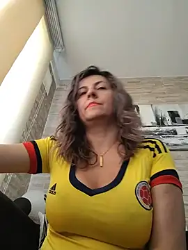Latiinvenushot live cam on StripChat