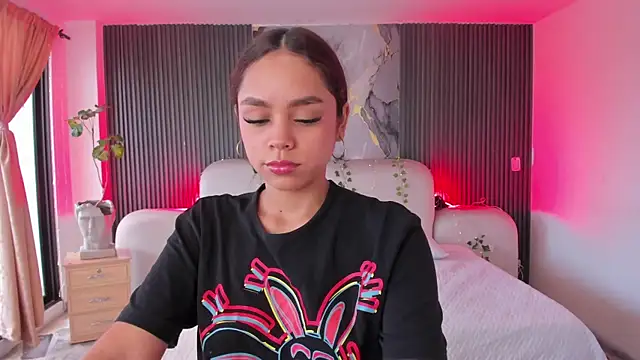 CarolineFyre webcam