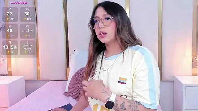 KamilaVegga live cam on StripChat