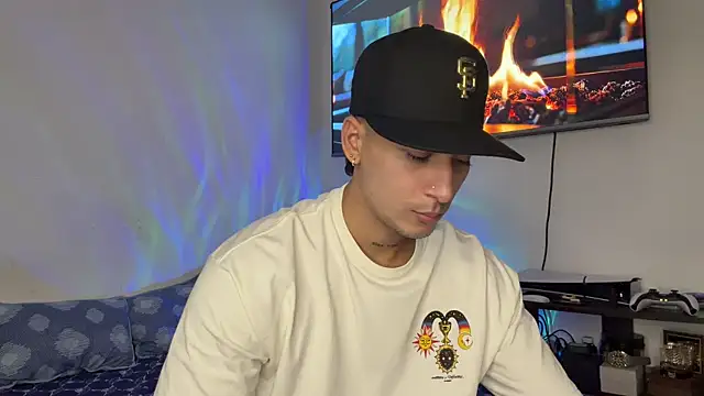 SexxxySquirterStev777 webcam