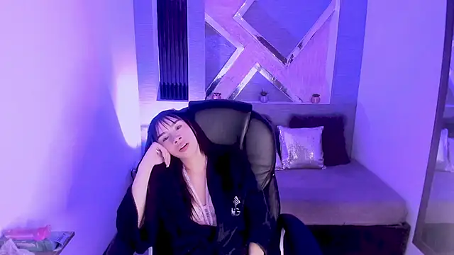 Hanna_Bloomm webcam