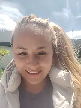 Angeel_white25 webcam