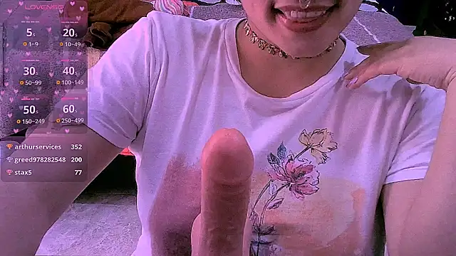 NinaYellow live cam on StripChat