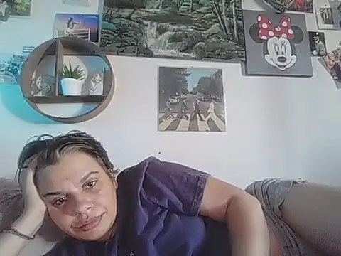 Carolineisback webcam