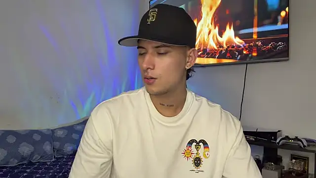 SexxxySquirterStev777 webcam