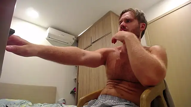 LorenzoLux live sex cam