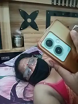 Menka_cut34 webcam