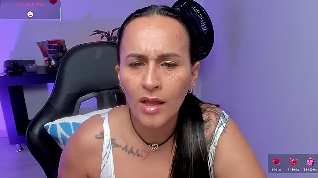 Sara_Charmy webcam