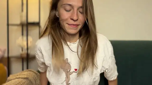 LovelyKatea webcam