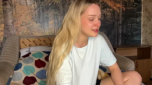alisiastreitmatter (F teen) - show cute face and lick lips