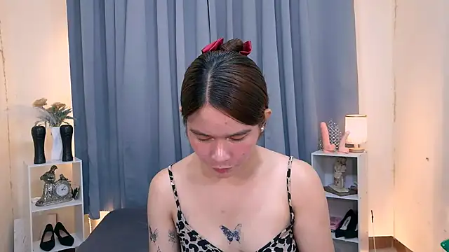 Mimi_Mckinley live cam on StripChat