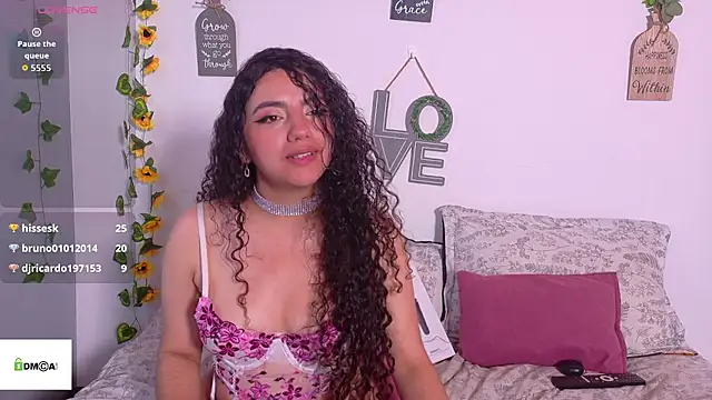 emiily_curly