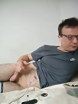 viktor1992-1-1 live cam on StripChat