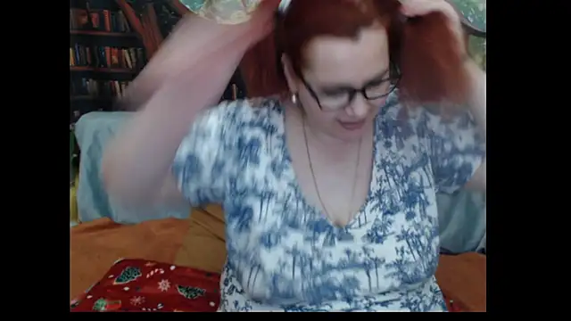 PlayfullMature webcam