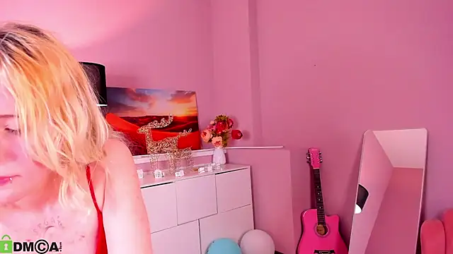 kikipeach webcam