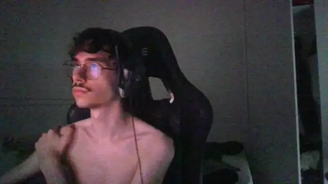 gabrielNovin17cm live cam on StripChat
