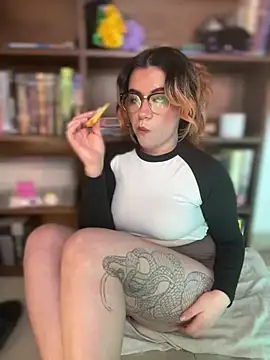 NikkiNix
