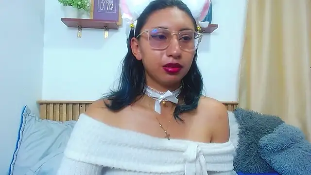 Violet_2003 live cam on StripChat