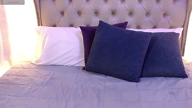 Liiamthompson webcam