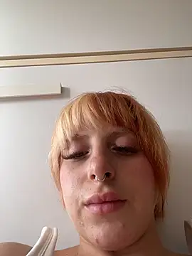 MikaScarlet webcam