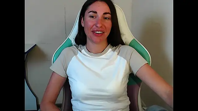 cammil1a_horn - Cammil1a_horn's free webcam - UK Sex Cams