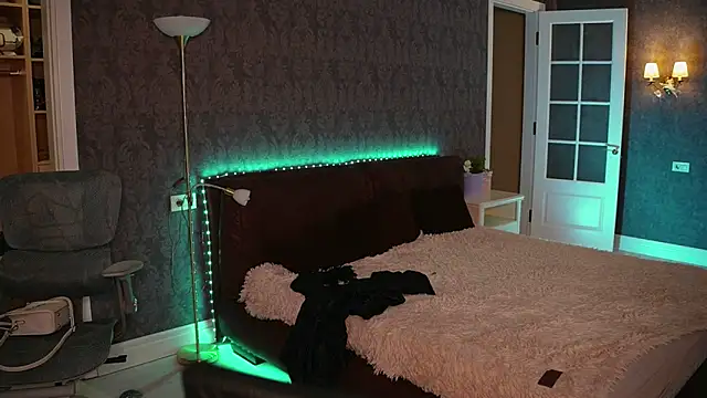 LisaElfy webcam
