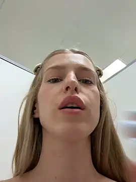 kira_mia webcam