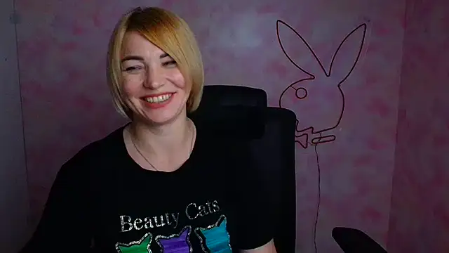 CuttieEmma webcam