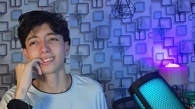 Twink_Sebas7 webcam