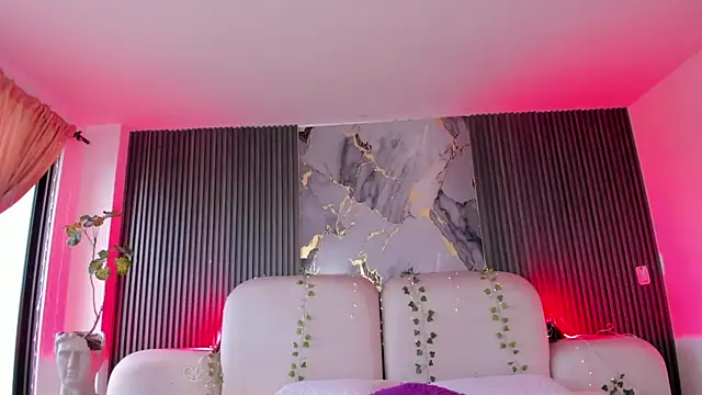 CarolineFyre webcam