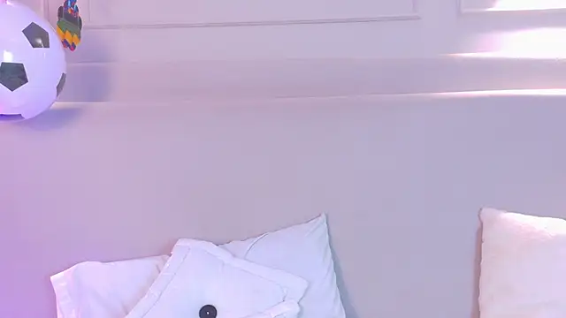 NaomiKlarc webcam