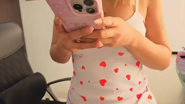 Happy_tits live cam on StripChat