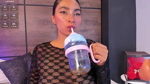 Leamonroe__ webcam